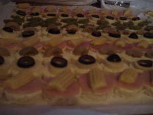 Claudia Turismo en Chile en Santiago |  bocaditos para c&oacute;ctel a domicilio, Canap&eacute;s, mini pizzas, tortas, pastelitos, pisco sour a pedido