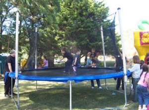 Leonardo Recabarren Astudillo Turismo en Chile en Santiago |  Camas  elasticas  arriendo  ,arriendos de camas elasticas, Fono 5161429  amplificaci�n  iluminaci�n  dj karaokes data show luces etc 