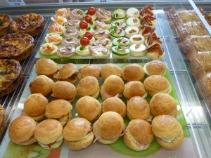 pedro Turismo en Chile en Santiago |  Fiestas celebraciones cumplea&ntilde;os eventos canape pastelitos brochetas, Todo evento social servicio cocteleria domicilios 86612378