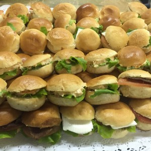 sergio Turismo en Chile en Santiago |  Banqueteria express fiestas celebraciones cumplea&ntilde;os eventos delivery, Empanaditas minichurrascos minipizzas petitbouche canapes cebiches