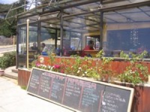  Turismo en Chile en Algarrobo |  RESTAURANT COSTA TRAVIESA , Costa Traviesa posee un calido y familiar ambiente 