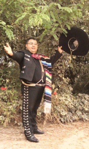 ALEJO ALLENDE ORELLANA  Turismo en Chile en Cerrillos |  SERENATAS CON EL CHARRO QUE CANTA BONITO A DOMICILIO 97181780.ALEJO ALLENDE, para su padre el mejor regalo una hermosa serenata con el mejor mariachi 
