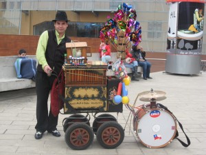 GUILLERMO SAAVEDRA Turismo en Chile en Estaci&oacute;n Central |  ORGANILLEROS MAGICA TRADICION CONTRATACIONES 8 4241650, REALIZO TODO TIPO DE EVENTOS 
