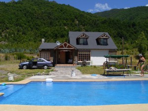 LILIANA FERNANDEZ RIFFO Turismo en Chile en Antuco |  SE ARRIENDA CABA&Ntilde;A CERCA LAGUNA LAJA VOLCAN ANTUCO, COMPLETAMENTE EQUIPADA PARA 10 PERSONAS  PISCINA  5 X 11 MTS 